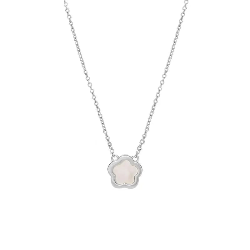 White mother of pearl shell flower necklace with O-chain in gold or silver finish