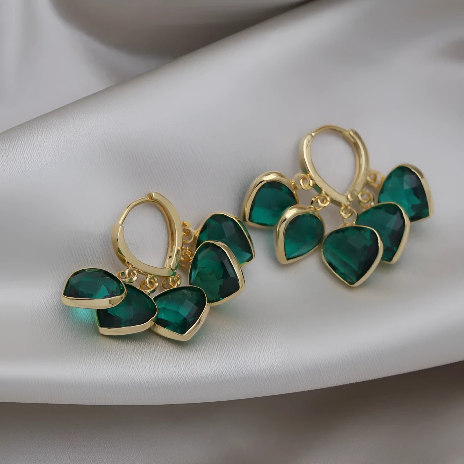 Korean style green heart pendant glass ear clip earrings with alloy inlay artificial gemstone