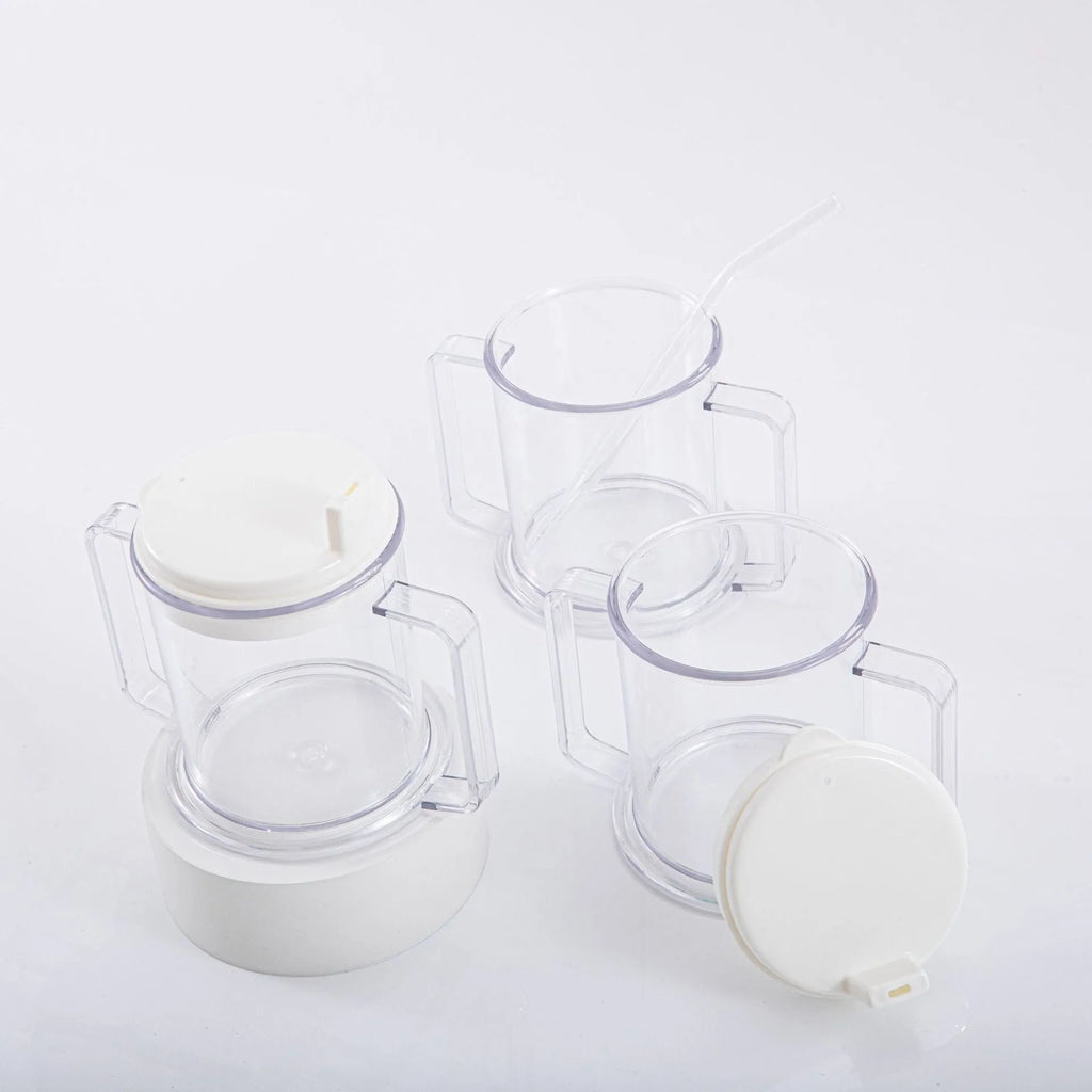 Transparent plastic spill-proof drinking cup with modern design