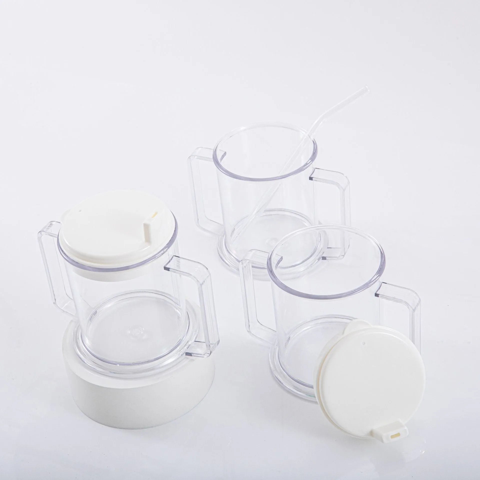 Transparent plastic spill-proof drinking cup with modern design