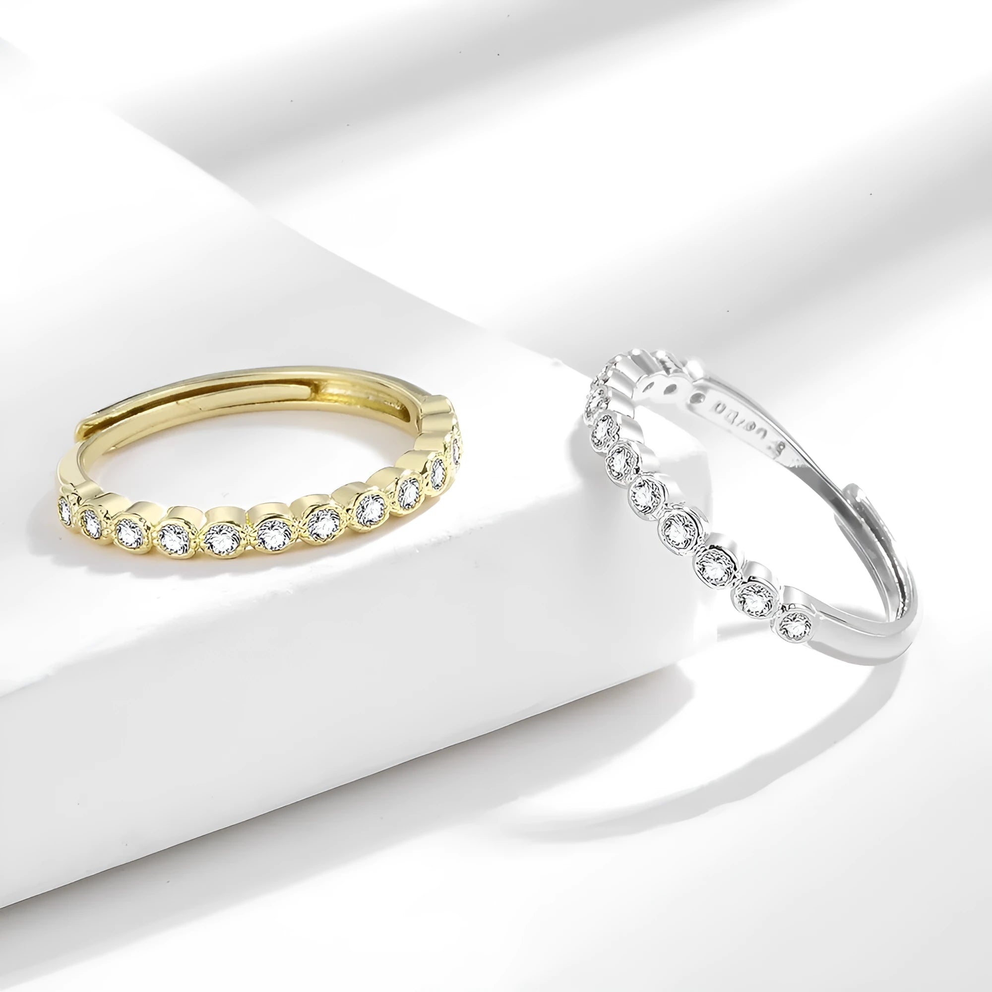 Women's open mouth geometric tail ring in white gold colour or yellow gold colour finish