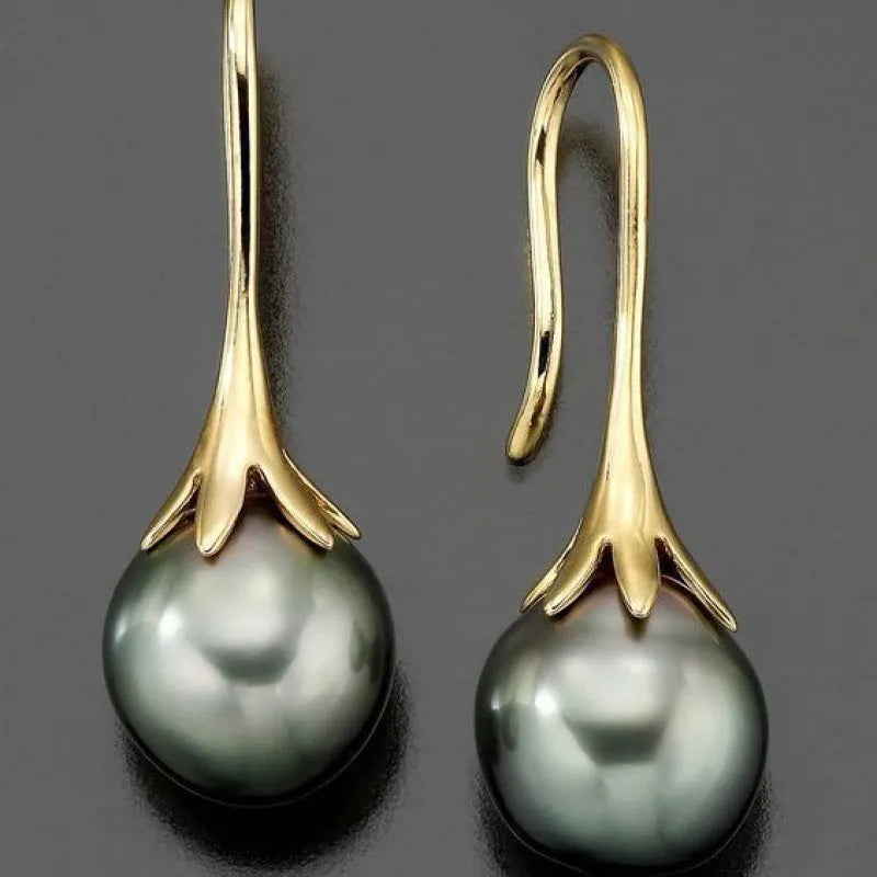 Women's retro fashion earrings in imitation gold electroplating finish