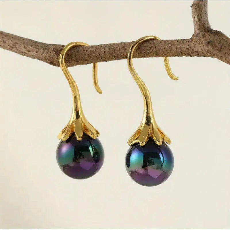 Women's retro fashion earrings in imitation gold electroplating finish