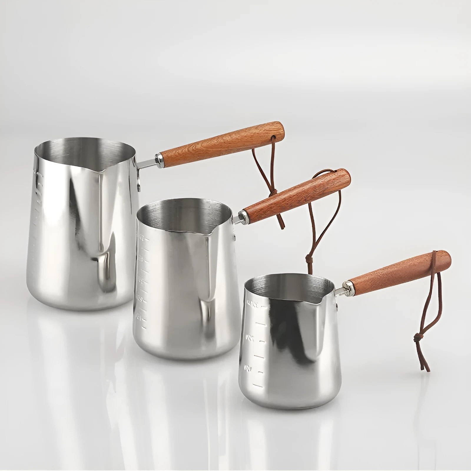 Stainless steel garland coffee cup with wooden handle and measuring scale for latte art
