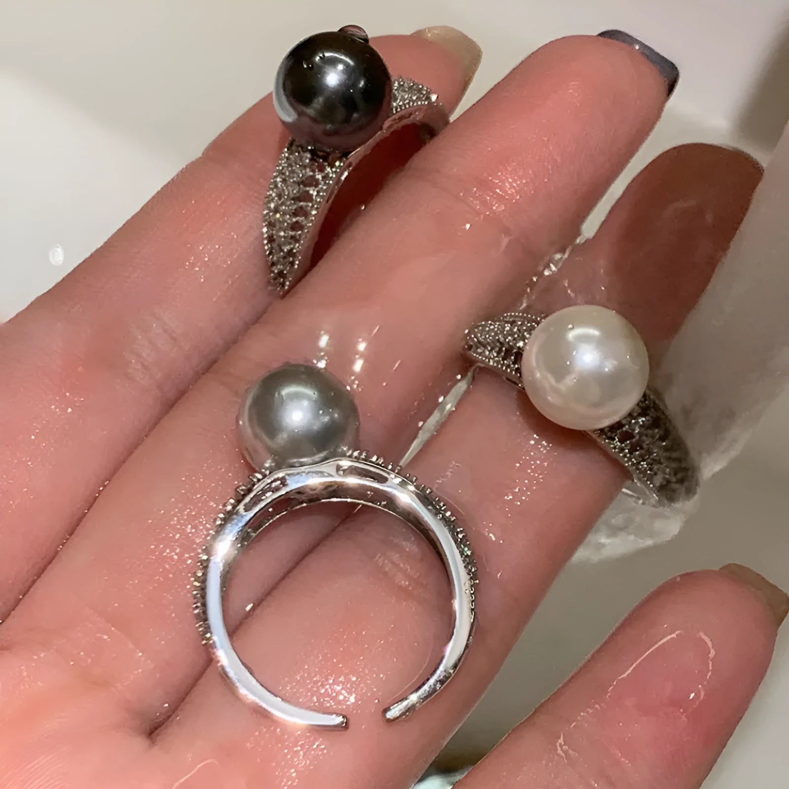 Adjustable opening geometric copper ring for women in black pearl or silver colour
