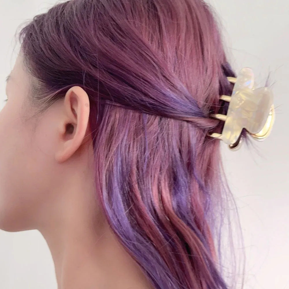 Women's medium metal grip hair barrettes in alloy acrylic with four colour options