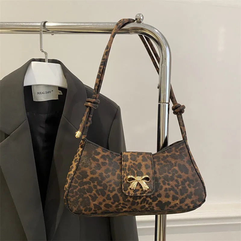Women's casual large capacity handbag in four colours with sandwich pocket design measuring 27x13.5x6cm
