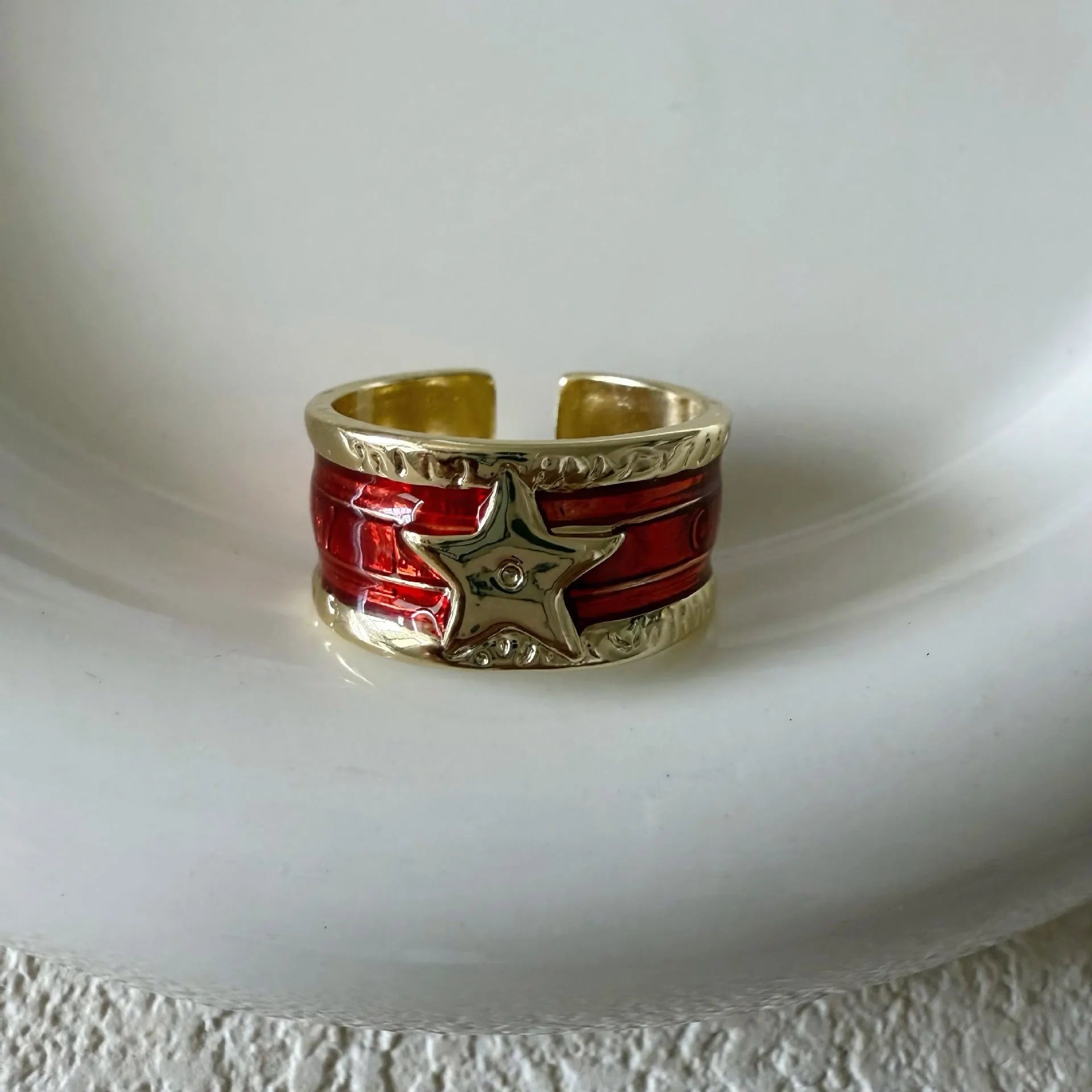 Adjustable copper ring with distressed finish and geometric drop oil design