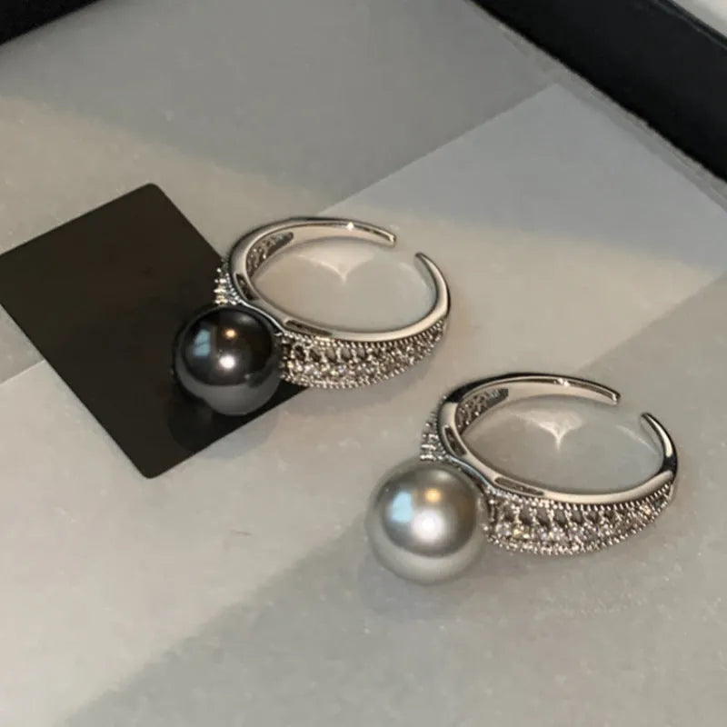 Adjustable opening geometric copper ring for women in black pearl or silver colour