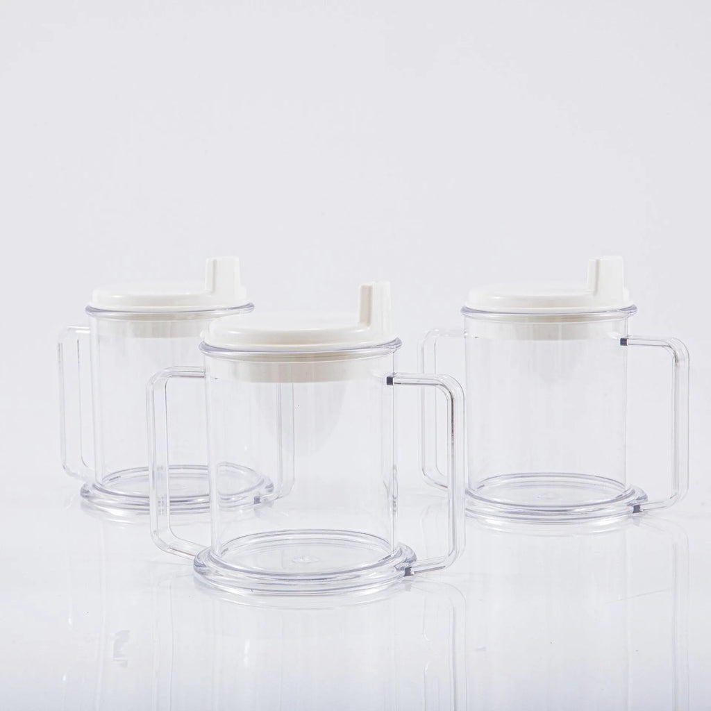 Transparent plastic spill-proof drinking cup with modern design