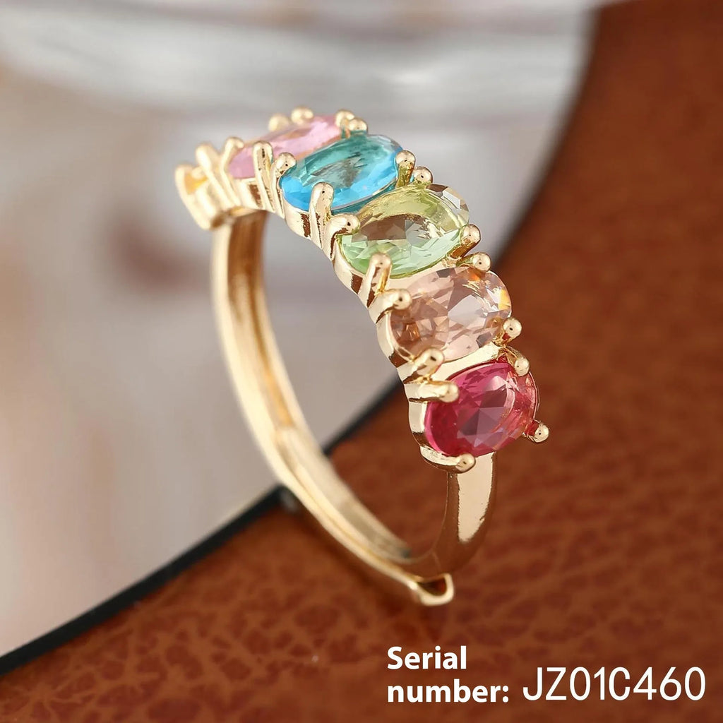 Gold-coloured adjustable zircon ring with a retro design on a copper band.