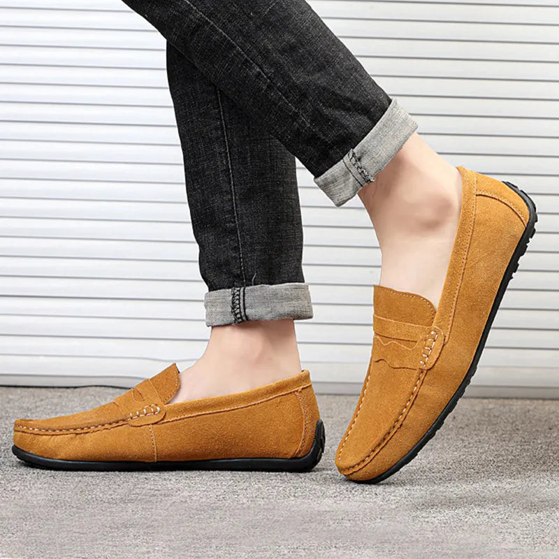 Men's suede loafers in black with round toe and flat rubber sole