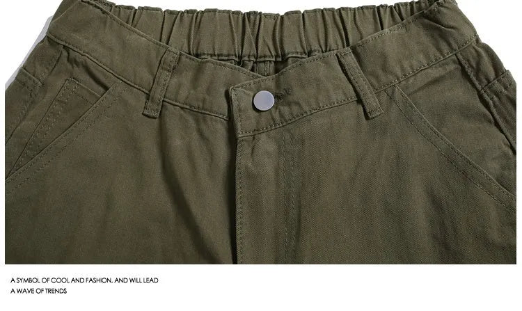 Cropped wide-leg workwear-style shorts in apricot, red, or army green with an elastic mid waistband.