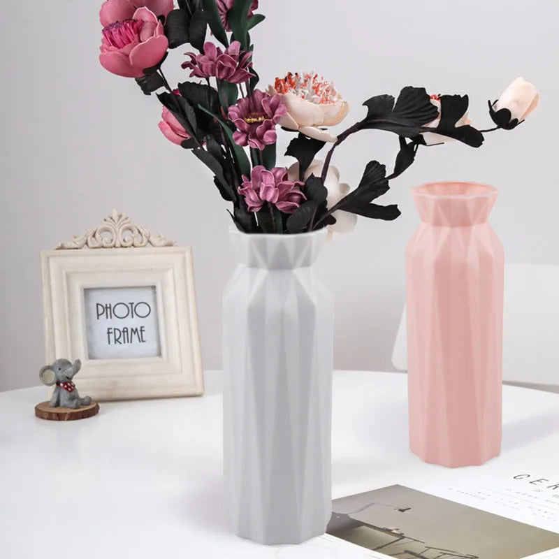 Drop-resistant plastic melamine vase in green, grey, pink, or white colours with 7.2cm base diameter