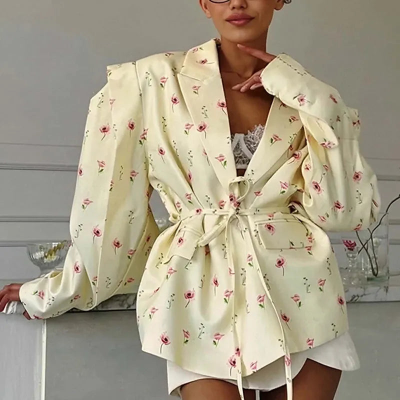 Women's collar suit jacket with lace-up adjustable waist in apricot colour