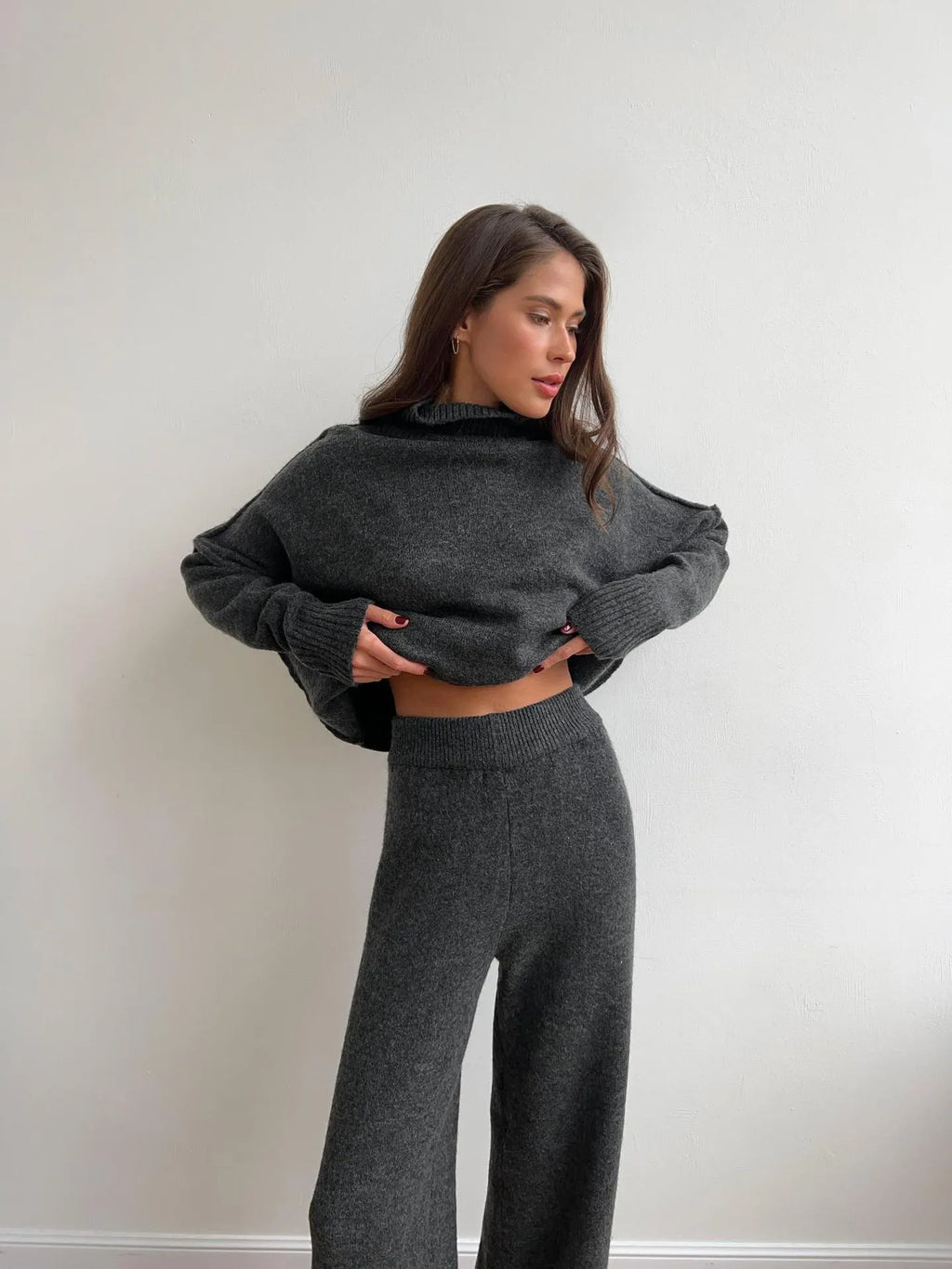 Women's long-sleeved acrylic sweater and matching trousers suit set in solid colour
