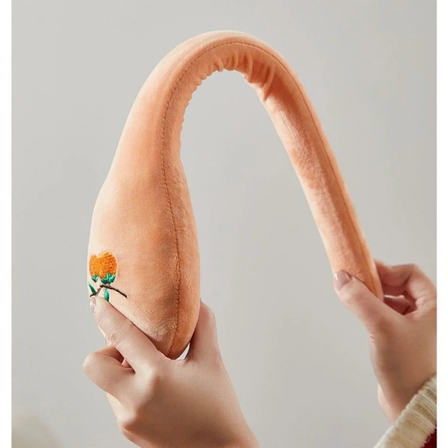 48 cm long manual zipper style percussion massage stick for back and shoulder therapy.