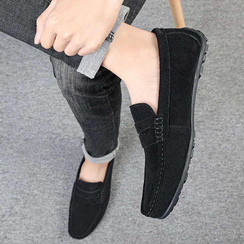 Men's suede loafers in black with round toe and flat rubber sole