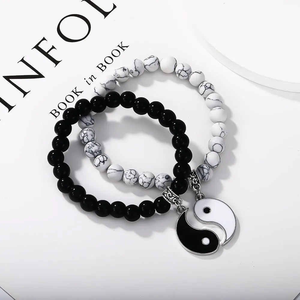 Geometric eight-diagram-shaped alloy bracelet with electroplated finish in European fashion style