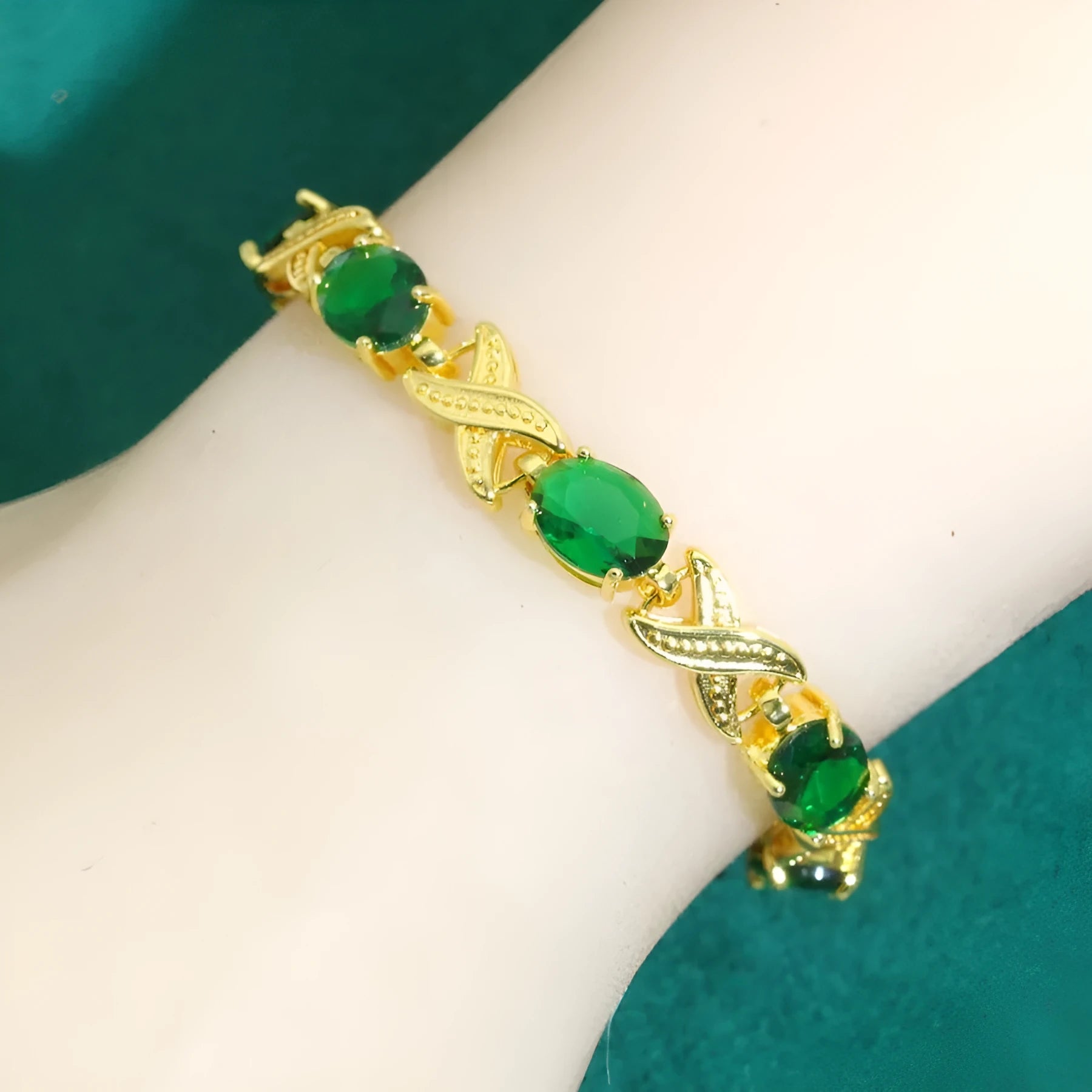 Fashion copper inlaid zircon women's bracelet in retro style with electroplating, dark blue colour option