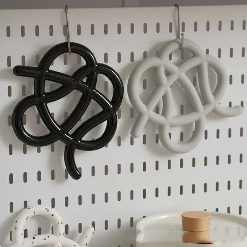 Ceramic heat-resistant pot mat in irregular shape with non-slip silicone pads
