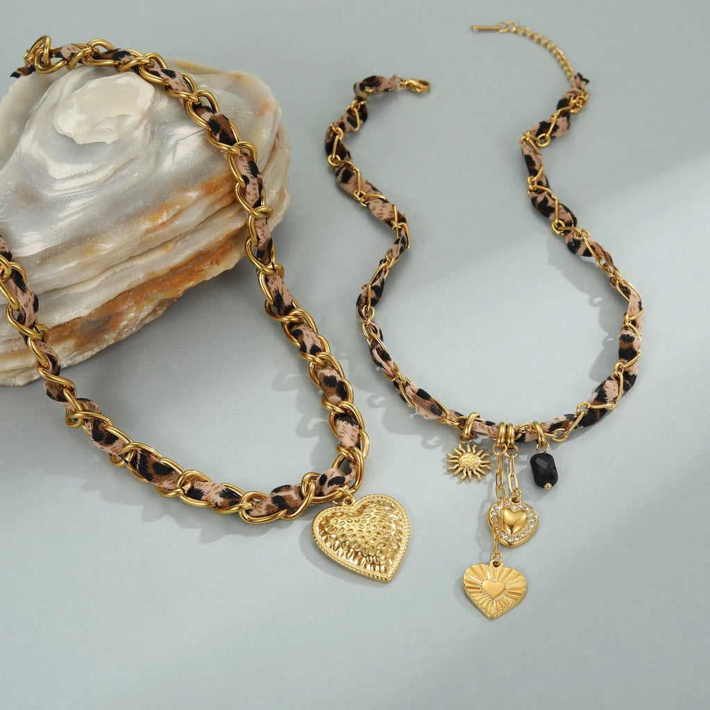 Leopard love geometric pendant on a stainless steel chain, 18K electroplated, with adjustable 41-50cm length.