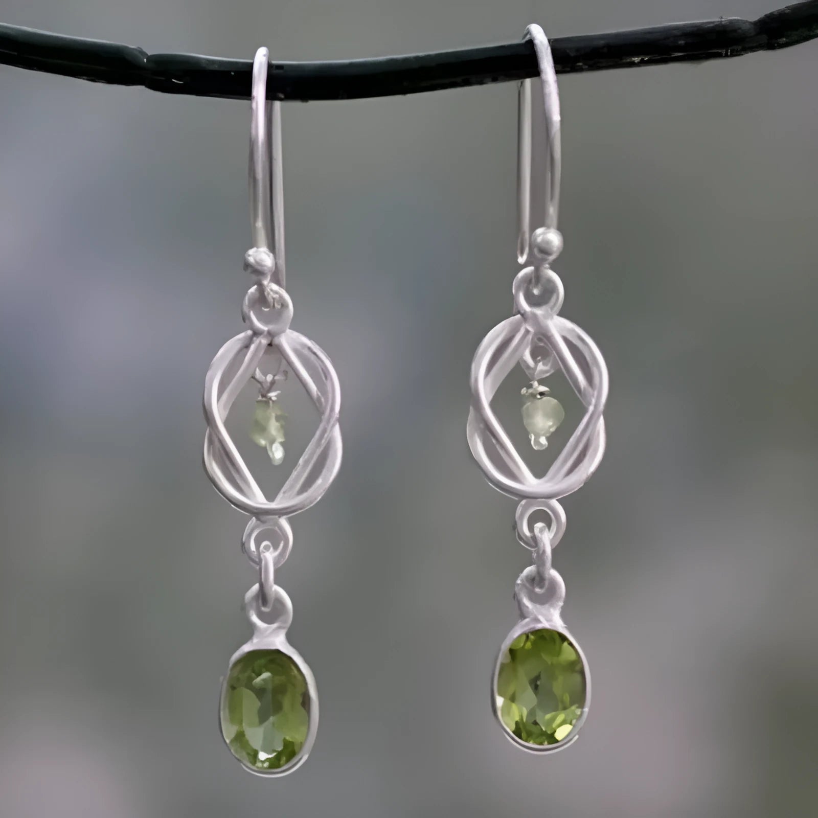 Silver alloy women's earrings with green gem micro inlay, geometric ellipse and line design, Maillard style