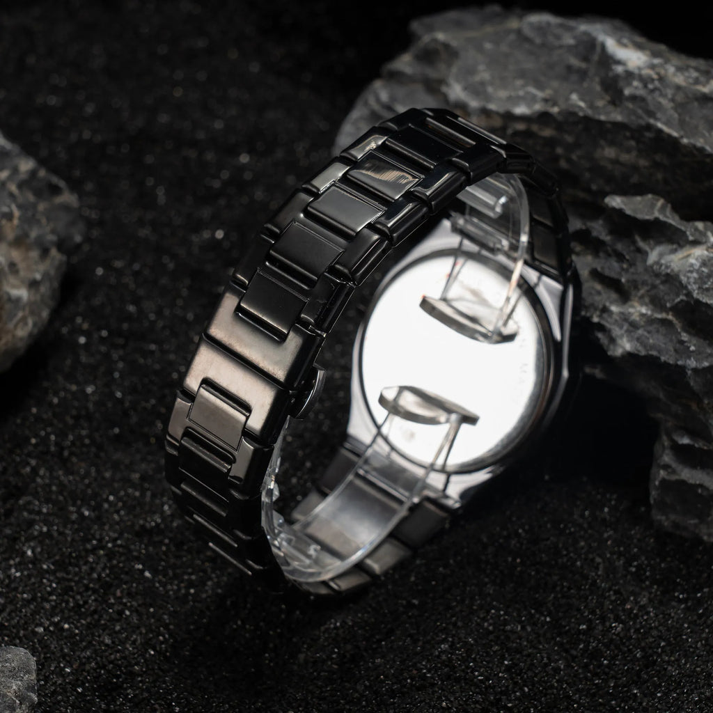 Men's business quartz watch with stainless steel strap showing three colour options