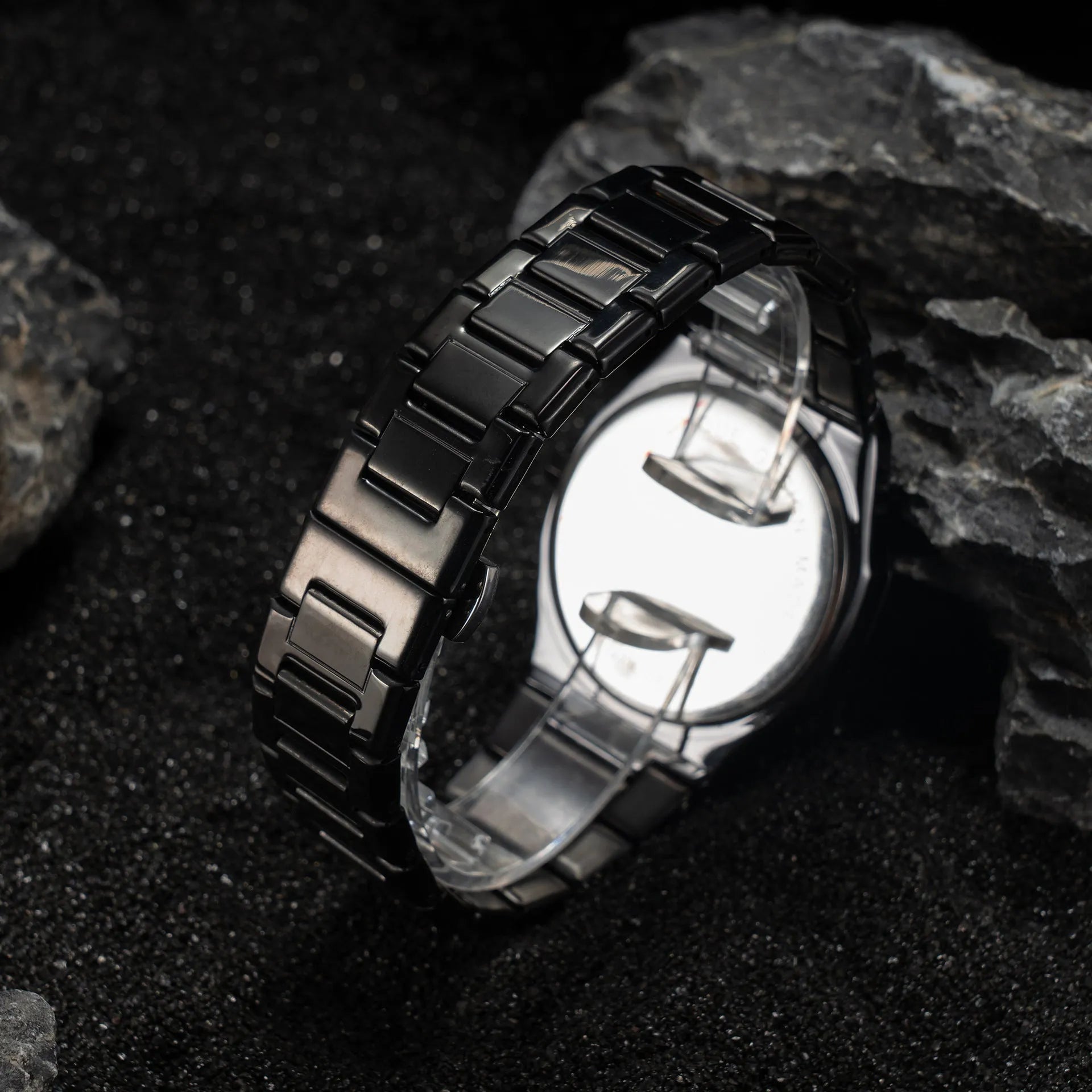 Men's business quartz watch with stainless steel strap showing three colour options