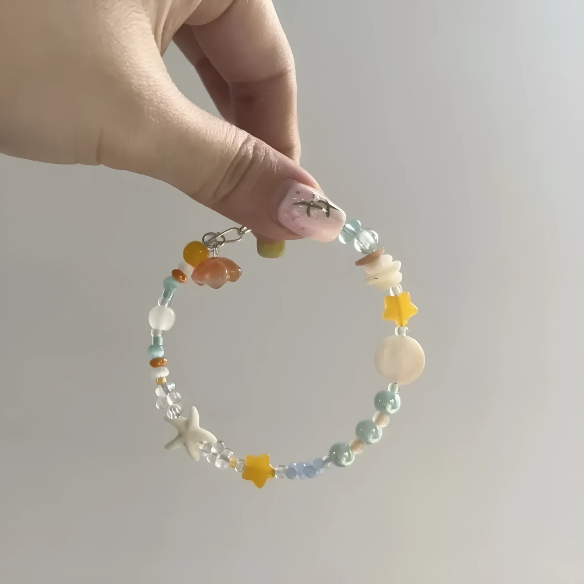 Women's alloy bracelet with diamond shape design in water-soaked orange seaside colour