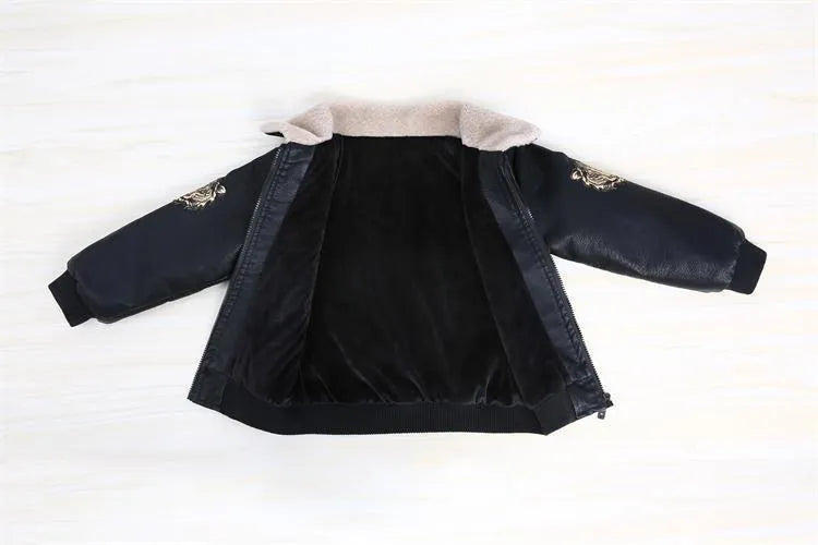Fashion children's long-sleeved plus velvet PU leather jacket for boys, black, lapel collar, zipper closure