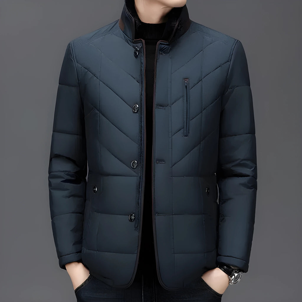 Men's solid-colour short winter coat with side pocket in dark blue, shown on a size chart.