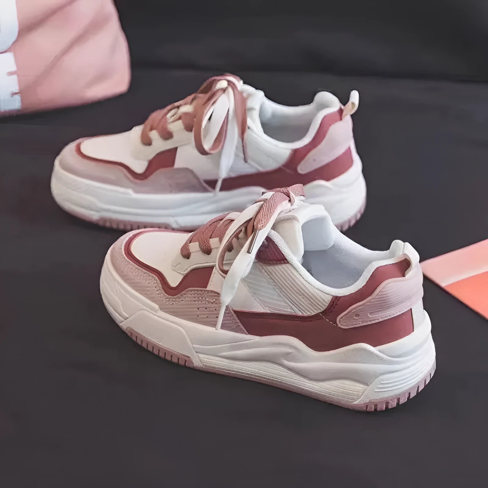 Women's low-top rubber sole sneakers in pink and white with height increase function