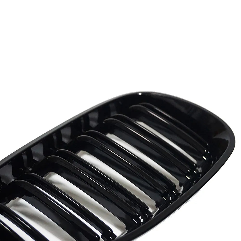 Carbon fibre pattern ABS grille for BMW 5-Series E60 model, front view.