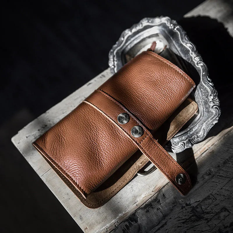 Handmade vintage leather wallet in black or dark brown with tape closure, dimensions 20x10x4cm
