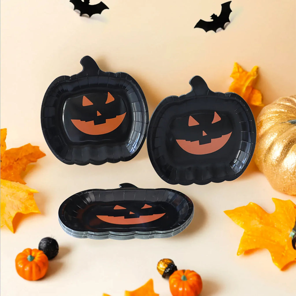 Halloween disposable paper plates with black pumpkin design, 9-inch diameter