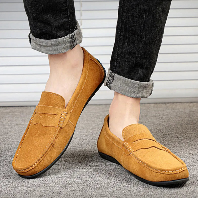 Men's suede loafers in black with round toe and flat rubber sole