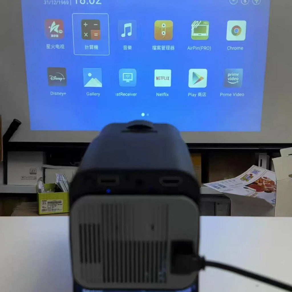 Wireless home projector with portable handle for game machine projection in 720p HD resolution