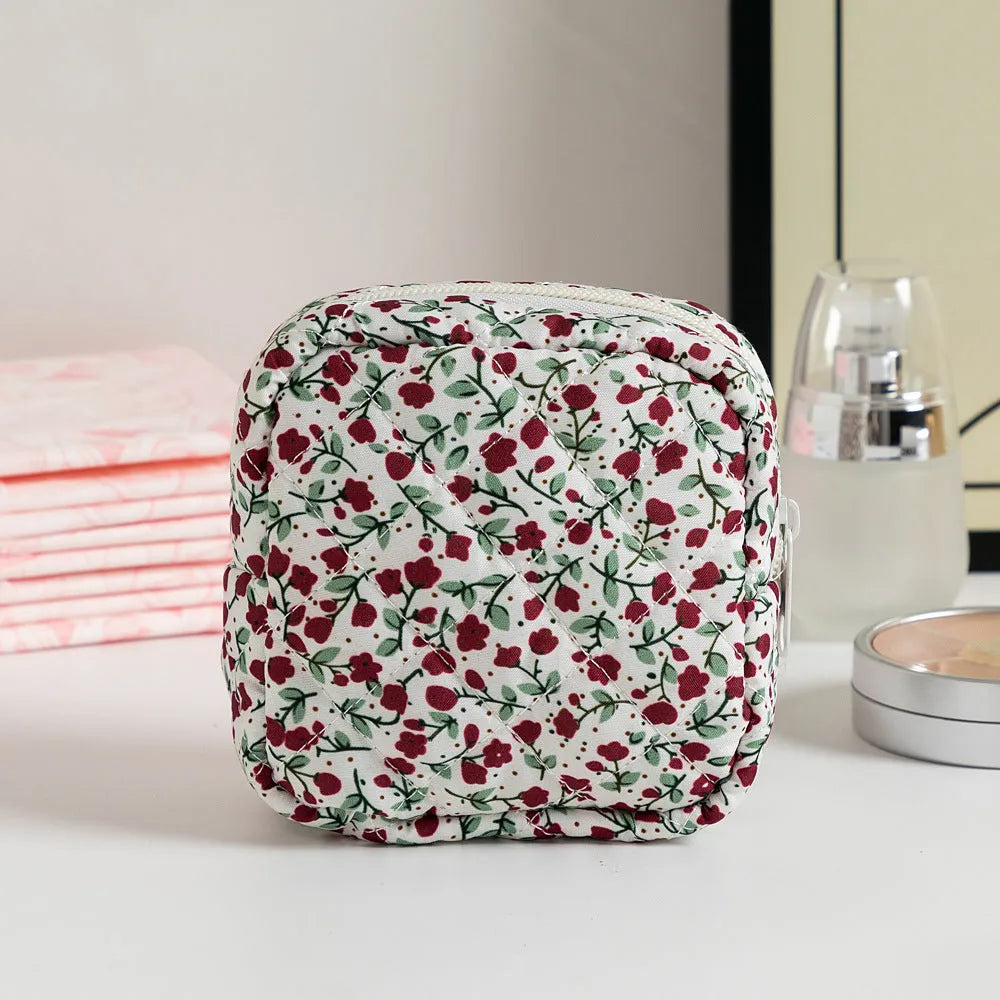 Cute Change women's polyester key storage bag in a floral pattern with sewing thread detail.