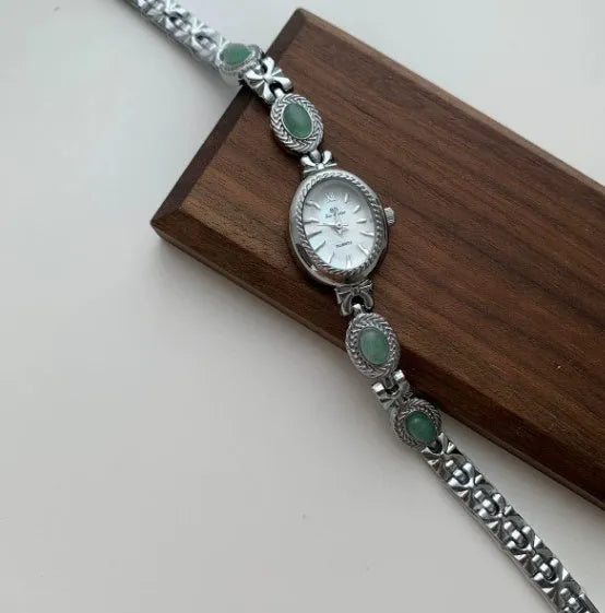 Ladies quartz watch with green jade silver finish and white dial face