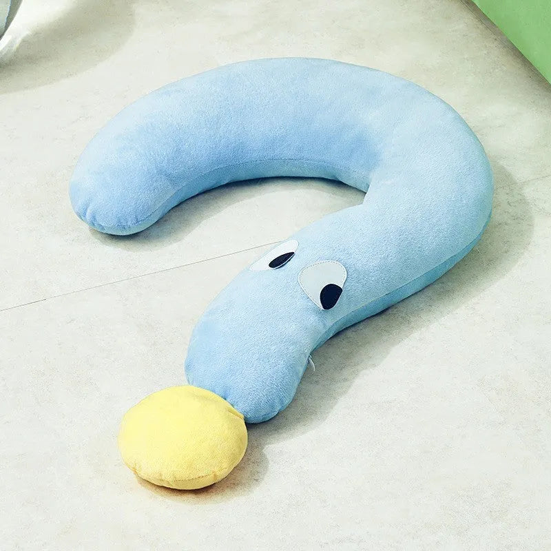 Blue or yellow rectangular pet pillow measuring 62 cm by 39 cm for small dogs and cats.