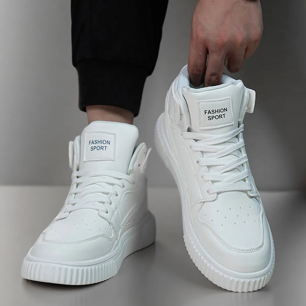 White men's casual shoes with round toe design and microfiber upper for autumn and winter wear