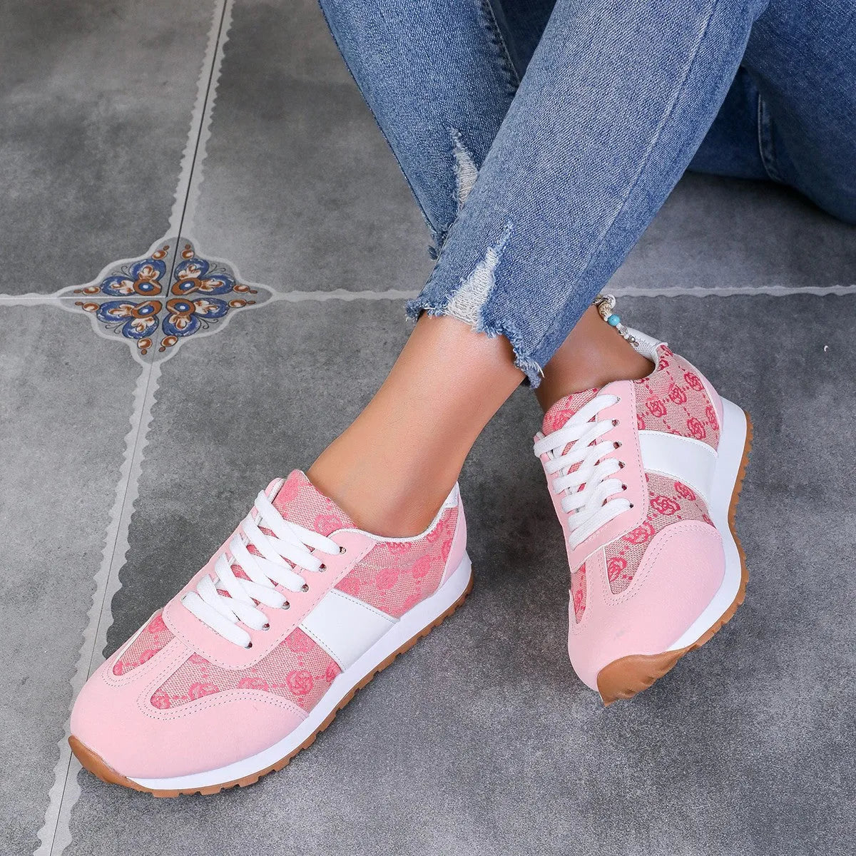 Women's oversized casual flat lace-up shoes in khaki with round toe and cross strap