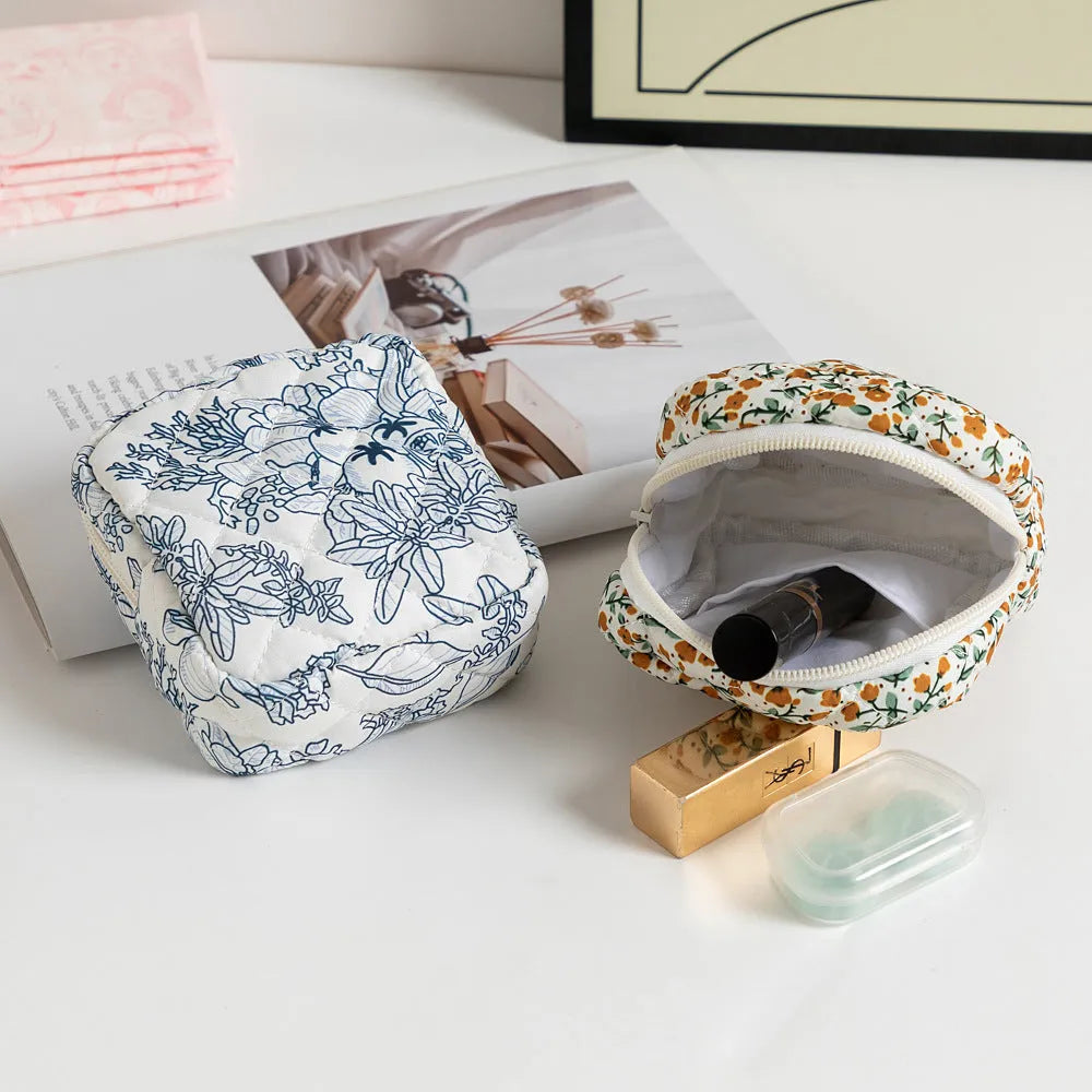 Cute Change women's polyester key storage bag in a floral pattern with sewing thread detail.