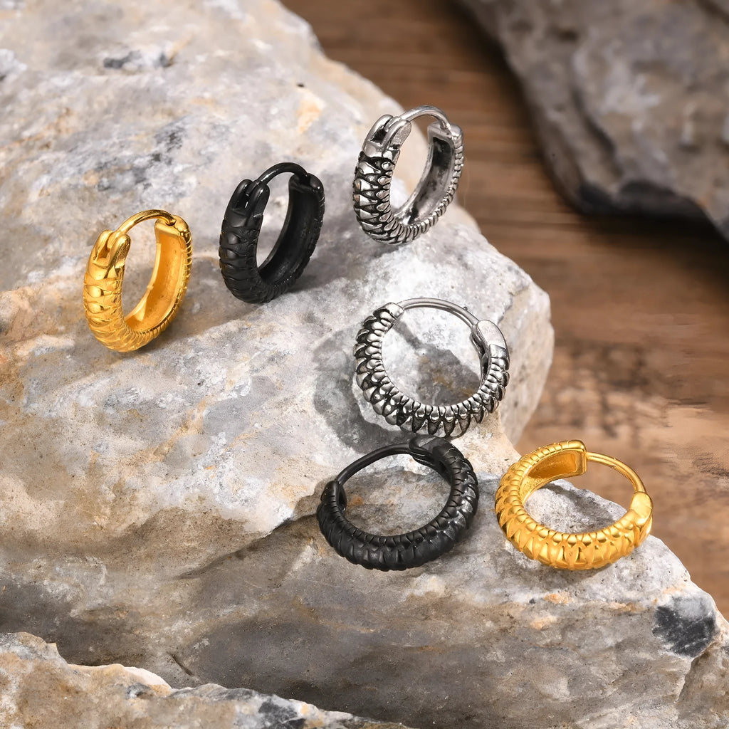 Stainless steel ear ring with a geometric snake pattern in a black finish.