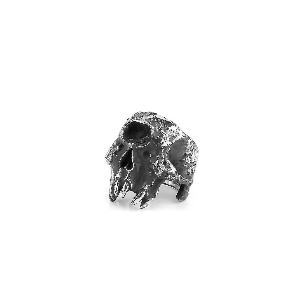 Alloy skull finger ring with one-eyed design and electroplated finish in dark retro style.