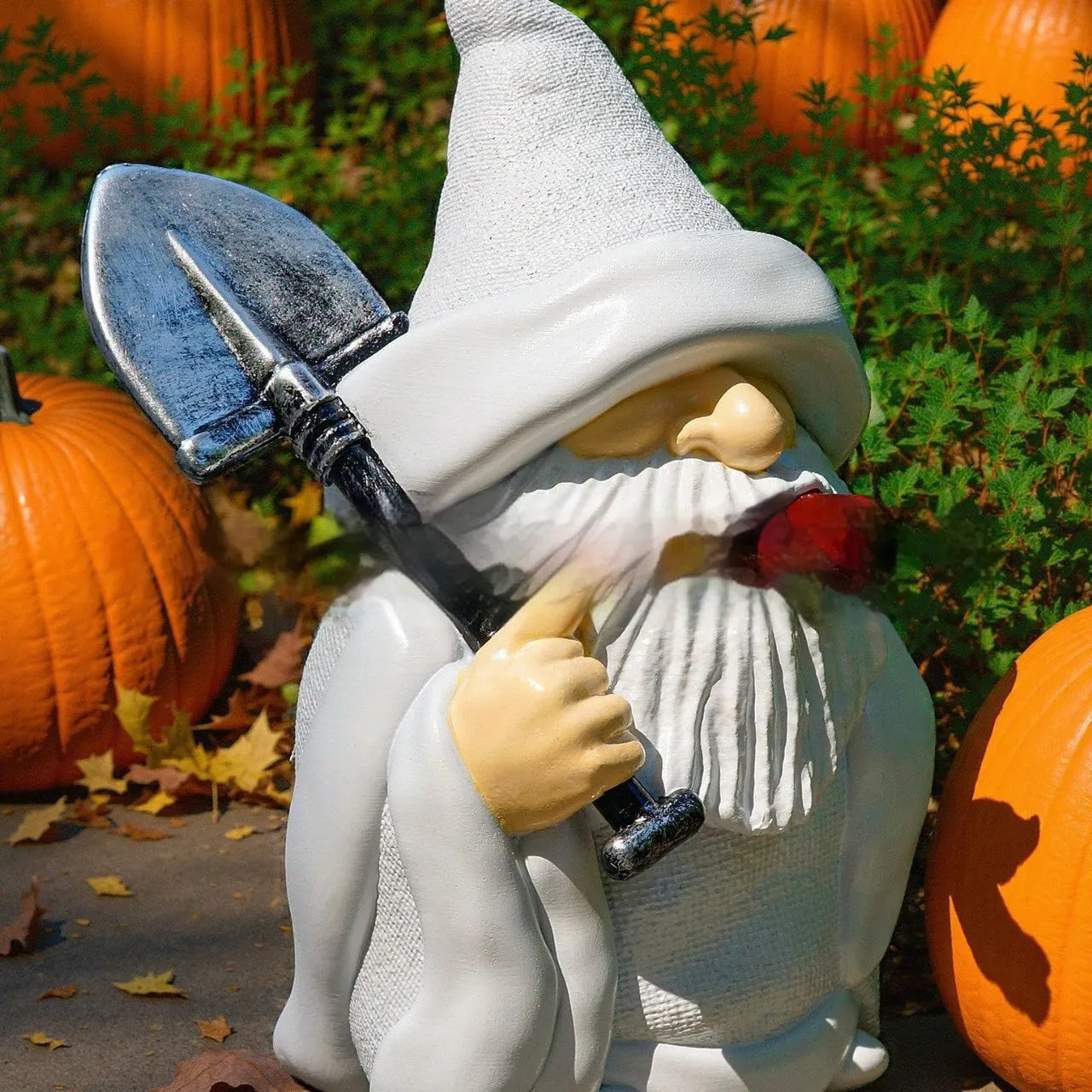 Resin craft smoking shovel dwarf Christmas garden ornament for outdoor festive display