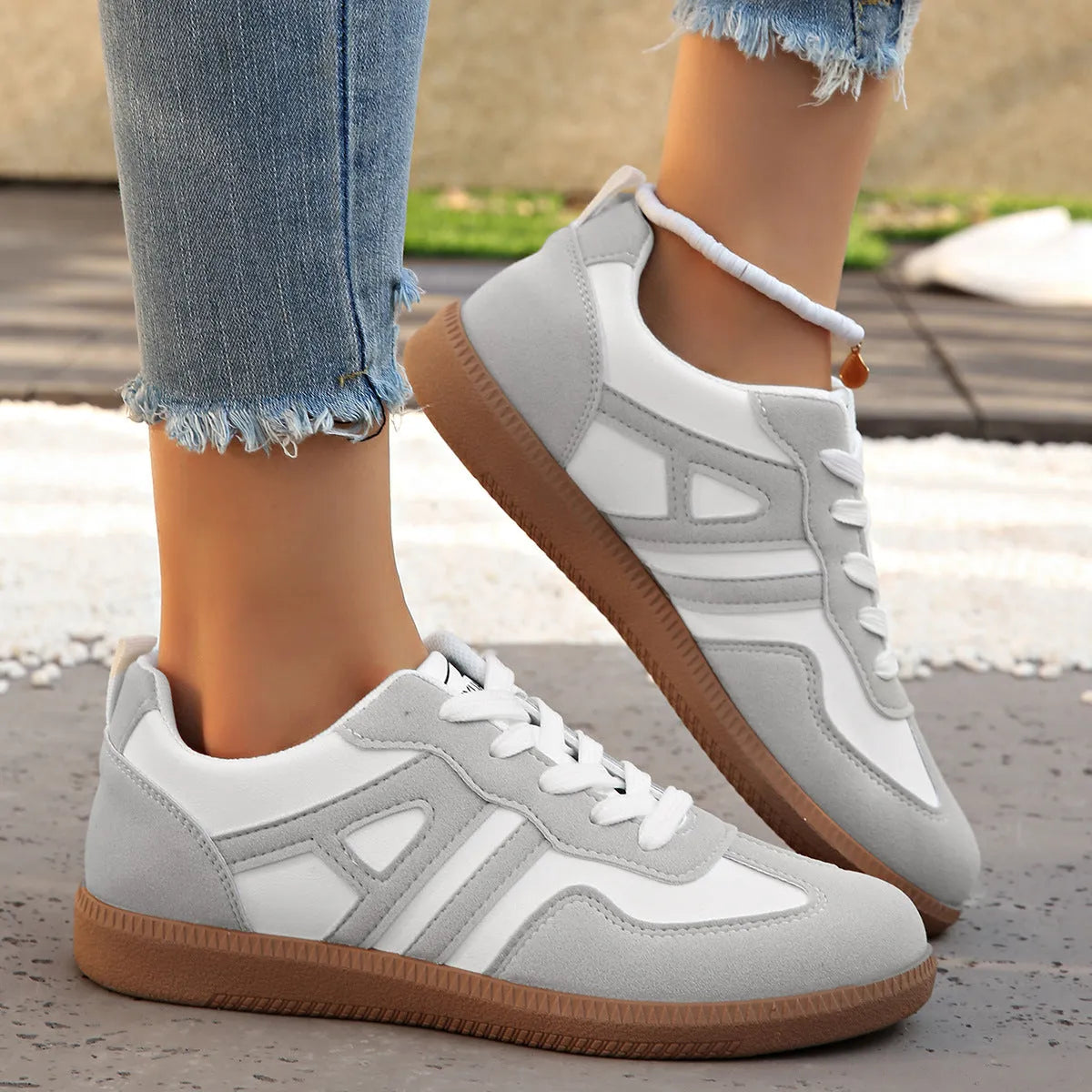 Women's retro colour matching jogging shoes with lace-up front and platform heel