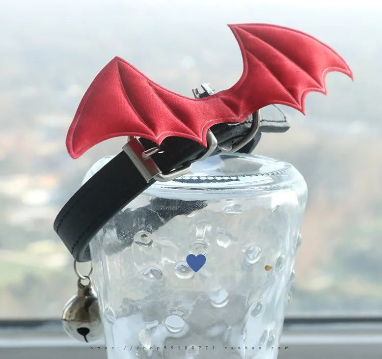 Dog collar with small devil wings design in patent leather satin material