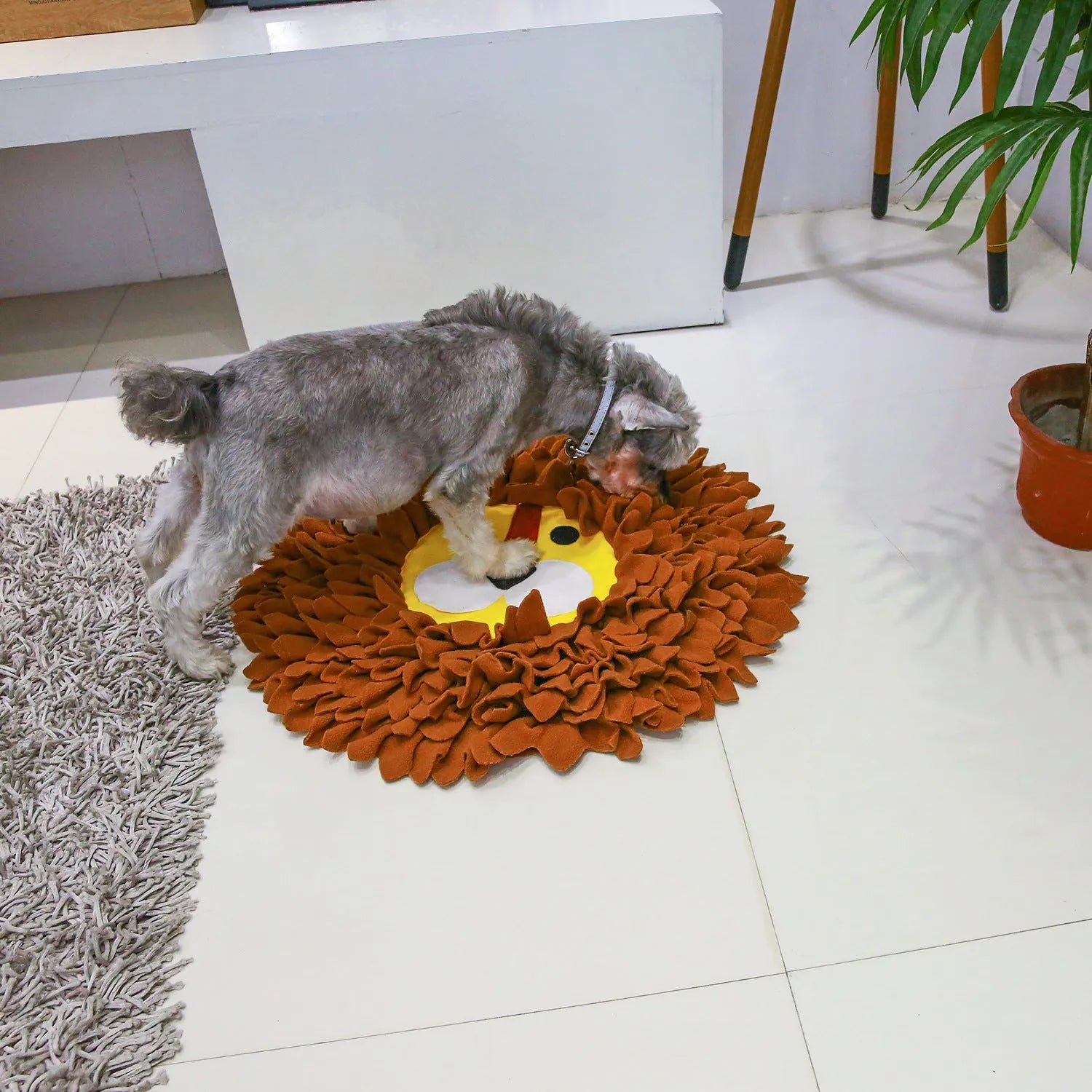 Brown dog and cat sniffing pad with food hiding compartments, dimensions 33x25cm